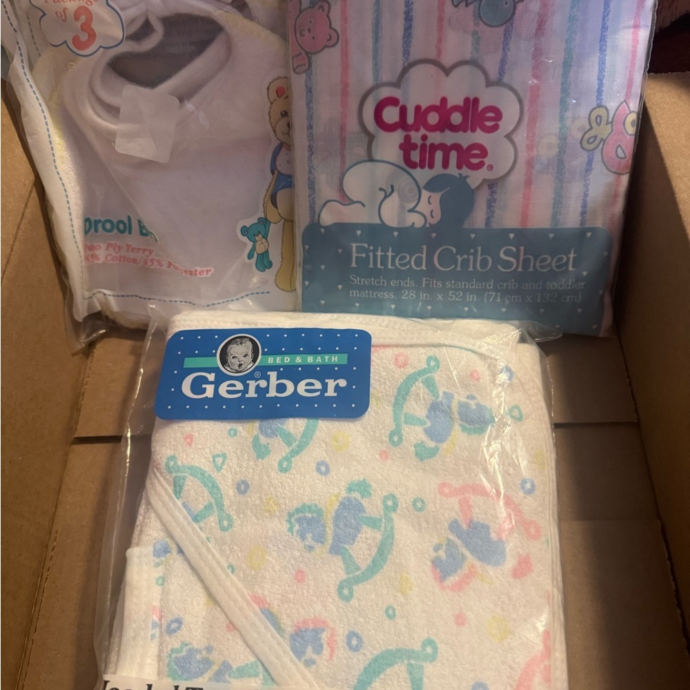 Gerber Drool Bib Set with Bear Design
Bath towels & crib sheet
